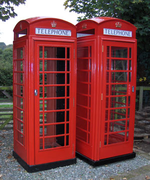 Picture of an original K6 kiosk and a Phoney Box